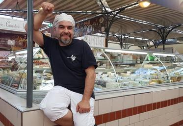 « Je fais mon métier avec le coeur », déclare Patrice, chouchouteur de fromages depuis 5 ans.