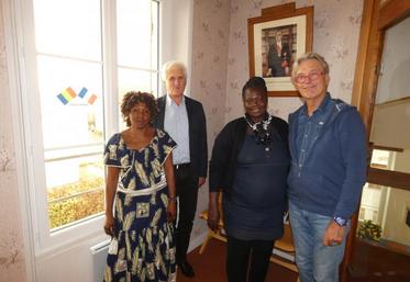 Justine Boukanri, animatrice d’Atekor, Michel Amblard, président de l’Afdi 17, Mila Nekarnadji, présidente d’Atekor, et Philippe Neau, maire de Nuaillé-d’Aunis.