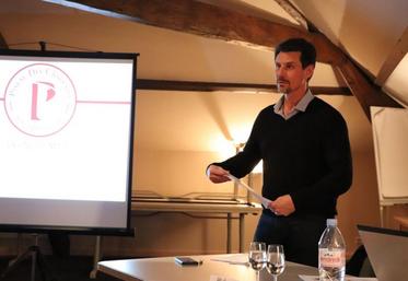 Pour Phiippe Guérin président du syndicat des producteurs du pineau des Charentes, les producteurs doivent moderniser leur offre auprès des consommateurs.