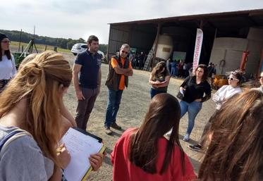 Hervé et Jean-Pierre Claeys ont fait découvrir leur exploitation et donné quelques conseils à de futurs agriculteurs.
