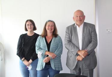 Me Lachaume, ici aux côtés de Rachel Wass-Nocquet, et Gaby Napoléon, de l'AMF 86.