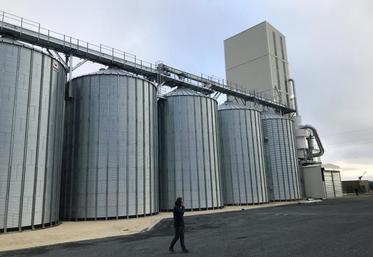 Le nouveau silo de la coopérative de Matha se met en service progressivement.