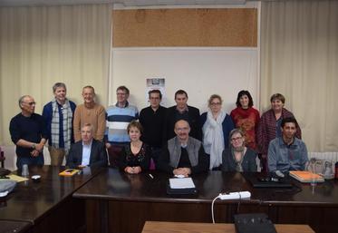 L’assemblée générale de l’ATNA, présidée par Philippe Delusset 
(au centre) s’est tenue dans les locaux de l’Association 
interprofessionnelle de la trufficulture en Nouvelle-Aquitaine.