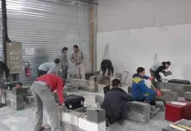 À Poitiers, les Compagnons souhaiteraient attirer plus de jeunes maçons. 