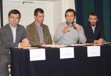 Bernard Farges et Christophe Forget, président et adminstrateur de la CNAOC; Stéphane Roy et Alexandre Imbert, président et directeur de l’UGVC.