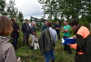 Le 27 juillet, une dizaine de personnes est venue observer la parcelle epériementale des domaines Rémy Martin.