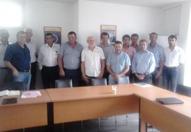 La délégation, à Paris. 