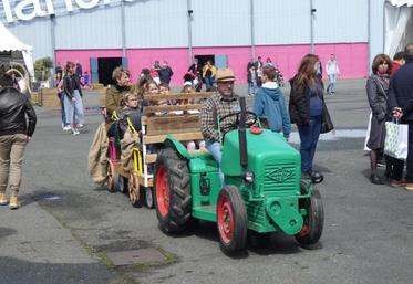 Tout au long du week-end, cette « balade en tracteur » a rencontré un franc succès.