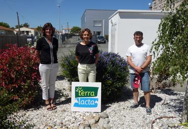 Jocelyne Dansay, directrice amont de Terra Lacta, Delphine Morange, chargée de communication, et Jérôme Pelletier, administrateur et membre du bureau de la coopérative.