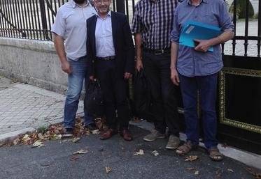 La délégation de la FNSEA 16, avec, de gauche à droite : Jean-Bernard Sallat, Patrick Soury, Christian Daniau et Jean-Luc Lassoudière qui a été reçue par la Préfète. Elle était accompagnée de Bénédicte Genin, directrice de la DDT et de Stéphane Nuq, responsable du service agricole.