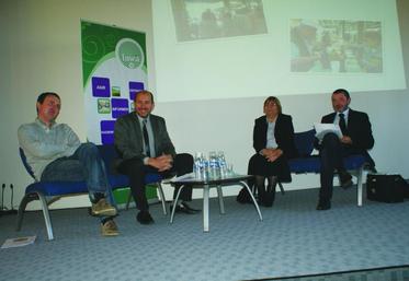 De gauche à droite : Marc Spanjers (JA 16), Patrick Mounier, Joëlle Michaud et Patrick Soury (FNSEA 16).