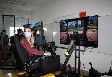 L'apprentissage de la conduite d'engins agricoles a pu se faire via un simulateur, au sein de l'Agrocampus de Saintonge.