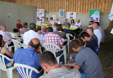 Une trentaine d’agriculteurs ont participé au débat et n’ont pas hésité à interpeller les candidats. 