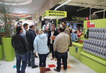 Les éleveurs se sont rendus dans trois grandes surfaces 
de la Vienne, dont Auchan à Poitiers-Sud.