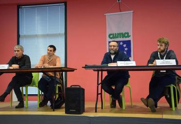 Le viticulteur Dominique Girault (à gauche) a témoigné de son expérience avec les tours antigel installées en Loir-et-Cher