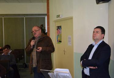 Philippe Dubois et Bruno Richoux établissent un lien entre les sols calcaires, acides et pauvres en oligo-éléments, et le système immunitaire des bovins faible en sécrétion de gamma interferon qui lutte contre la bactérie.