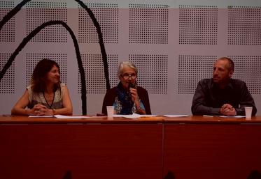 Anne-Marie Cocula, au centre, entourée de Corinne Marache et de Philippe Meyzie, ont abordé le goût sous un angle historique