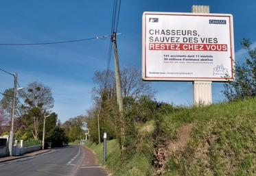 La FDC 17 dénonce cette campagne de pub « anti-chasseur » qui reprend les codes des visuels du gouvernement pour la prévention sanitaire.