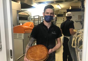 Jonathan Bergerot, chef-pâtissier à la boulangerie Le Talmeunier et lauréat du prix de la meilleure galette de Nouvelle-Aquitaine.