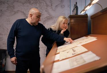 Florence Deygas et Olivier Kuntzel :  « Tout est parti des dessins de Richard Hennessy en 1765, sur ses buvards. il esquissait ses projets, des bateaux qu’il imaginait. Y figurent également certaines pensées politiques ou liées à son négoce. On y trouve l’impulsion de ce qu’est la Maison Hennessy aujourd’hui ».