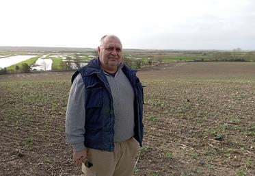 « Quand j’ai découvert ce projet, je n’ai pas dormi pendant une semaine », témoigne Frédéric Cannaud, ici sur le coteau surplombant le marais qu’il entretient et cultive.