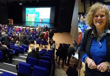 La géographe Sylvie Brunel était l'invitée du GDA de l'Aunis lors de son assemblée générale à l'Agora de St-Xandre, le 8 mars.