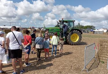 L'initiation à la conduite était aussi possible avec les baptêmes de tracteur, une attraction dont le succès ne se dément pas, année après année.