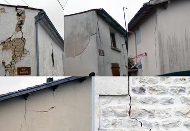 Les maisons du centre-bourg de La Laigne portent les traces bien visibles des secousses des 16 et 17 juin.