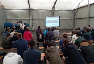 Plus de 250 agriculteurs, techniciens et jeunes de la MFR de St-Germain-de-Marencennes ont participé à cette journée organisée par Terre Atlantique.