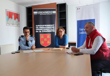 Le colonel Pierre-Henri Crémieux, commandant du Groupement de gendarmerie de la Charente, la procureure de la République Stéphanie Aouine et Christian Daniau, président de la Chambre d’agriculture.