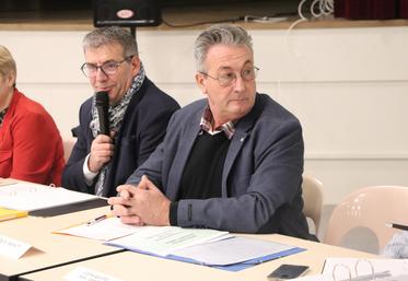 Francis Faure, directeur, et François Vallet, président de l'Union Agricole Segonzac-Chérac lors de l'assemblée générale, ont insisté sur les efforts de la coopérative pour limiter l'impact de l'inflation sur le service aux adhérents.