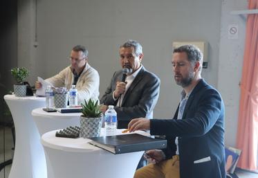 Sébastien Coutant, président de la Coop de Mansle (au centre) et Guillaume Chamouleau, vice-président.