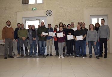 Tailleurs de vigne, patrons et partenaires de la formation étaient réunis pour la dernière journée de formation, le 13 décembre 2023 à la MFR de Triac-Lautrait.