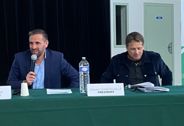 Matthieu Guiho, directeur de Sèvre et Belle, et Vincent Chantecaille, président, ont salué la capacité de résilience de la coop, héritée des générations précédentes.