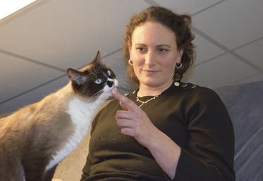 Maude Rochard et l'un de ses pensionnaires.