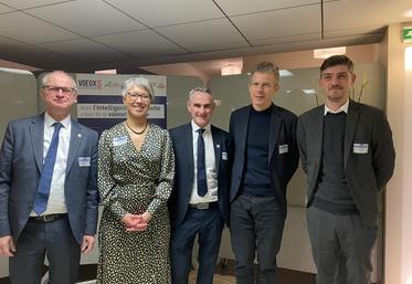 Les présidents des chambres consulaires des Deux-Sèvres, Jean-Marc Renaudeau (agriculture), Christelle Abatut (commerce et industrie) et Sébastien Kugler (métiers et artisanat NA) ont présenté leurs vœux aux professionnels, en introduction des conférences de Gilles Babinet et Xavier Marzec, experts de l'intelligence artificielle.