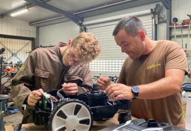 Dans la section bricolage, seuls deux outils sont éligibles au bonus réparation : les tondeuses thermiques à conducteur marchand et les tondeuses autoportées. Le robot de tonte devrait rejoindre cette petite liste d'ici quelques mois.