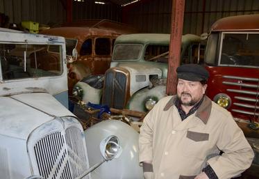 Ivan Lavallade conserve sa collection hors normes dans un ancien local... de bus.