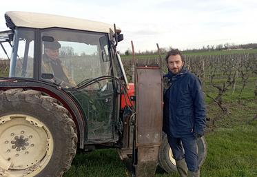 En une journée, 300 marcottes sont réalisées. « Bien que cela soit mécanisé, cela reste encore fatigant, mais beaucoup moins », concède Philippe Ancelin.