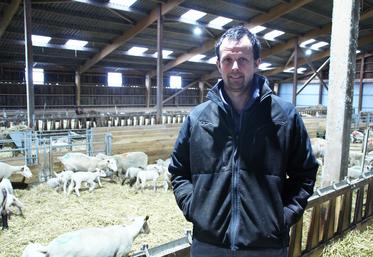 "Ce qui me ronge le plus le matin, c'est de m'assurer que je vais bien pouvoir régler telle ou telle facture", confie Sébastien Martin.