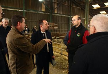 Le préfet a échangé avec des éleveurs du sud Vienne.