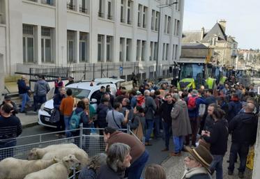 Le mercredi 14 février, le rendez-vous était donné devant la Draaf de Poitiers.