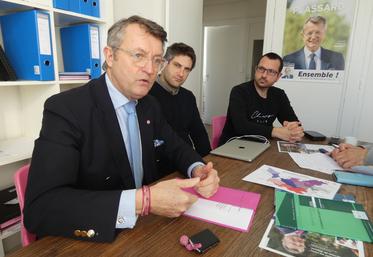 Aux côtés de ses assistants parlementaires Thomas Lafarie et Kévin Baudy, Christophe Plassard a présenté un premier bilan de son action parlementaire.