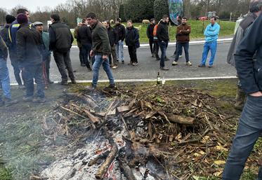Vendredi matin, un blocage a été mis en place par des éleveurs de l'est de la Vienne, à Lathus-Saint-Rémy. Il est resté jusqu'au samedi soir.