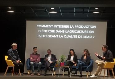 De gauche à droite : Yves Le Roux (Ensaia Nancy), Christophe Bigerel (Crer), François Mary (maire de Chiché), Ons Mejri et Céline Lelard (Grand Poitiers) et Alexandre Jubien (animateur).