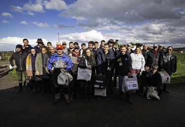 Les participants du concours de taille 2024 des JA de Haute-Saintonge, le 9 mars 2024 à St-Germain-de-Lusignan.