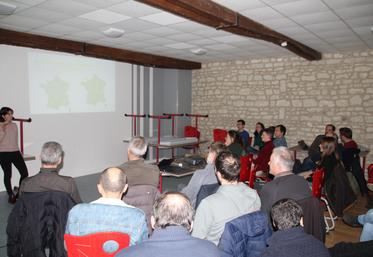 Johanna Manteau (debout à gauche) a présenté l'outil Agri Climate Change Tool Fnab (ACCT Fnab).