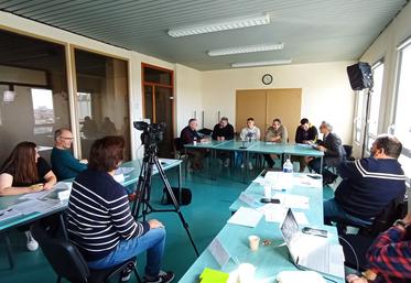 Des éleveurs se sont formés à la prise de parole, début mars.