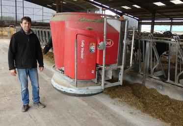 Le passage au robot d'alimentation a nécessité des mois de rodage, mais Damien Ouvrard est aujourd'hui plutôt satisfait de son choix.