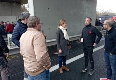 Anne-Laure Babault est venue à la rencontre des professionnels agricoles dès le premier jour de la mobilisation à Saintes fin janvier.